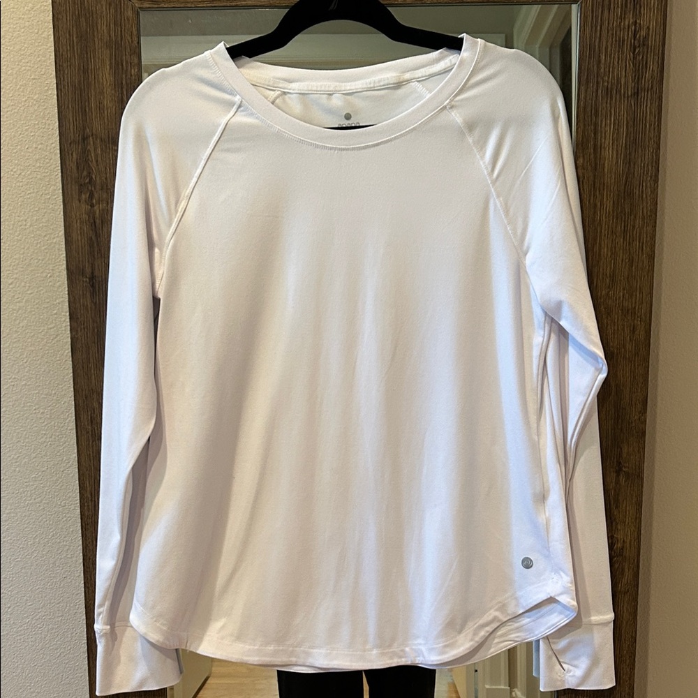 Apana White Performance Top with finger holes size medium- worn once.
